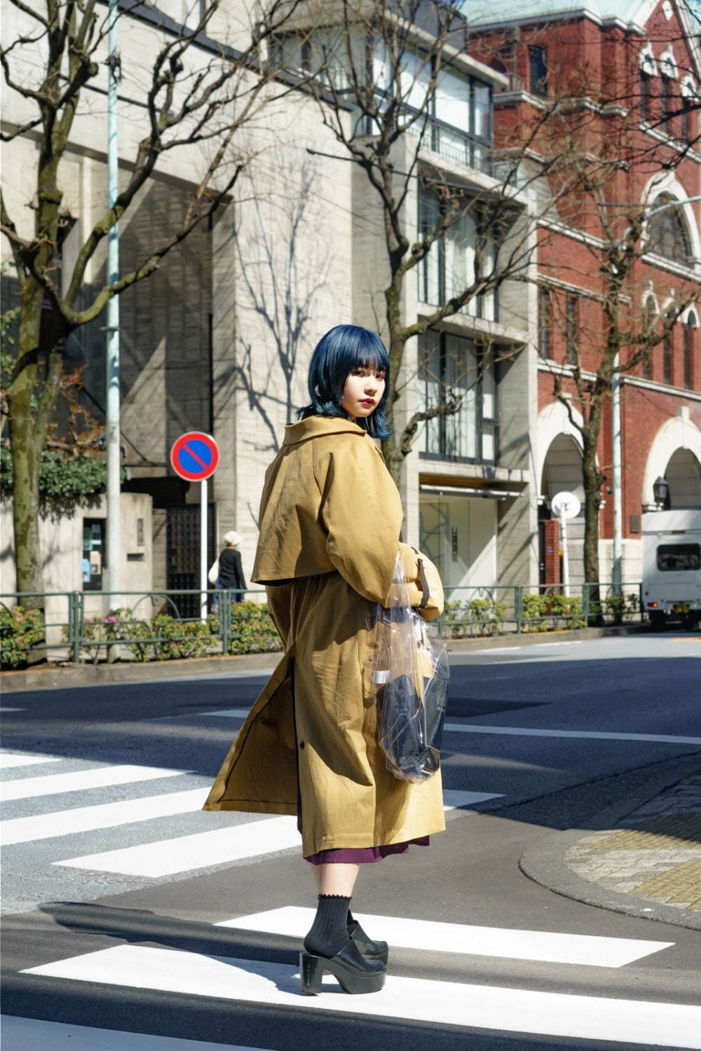 弓祇乃さん - サンローラン(Saint Laurent)、メリッサ(melissa)｜渋谷ストリートスナップ - 写真7