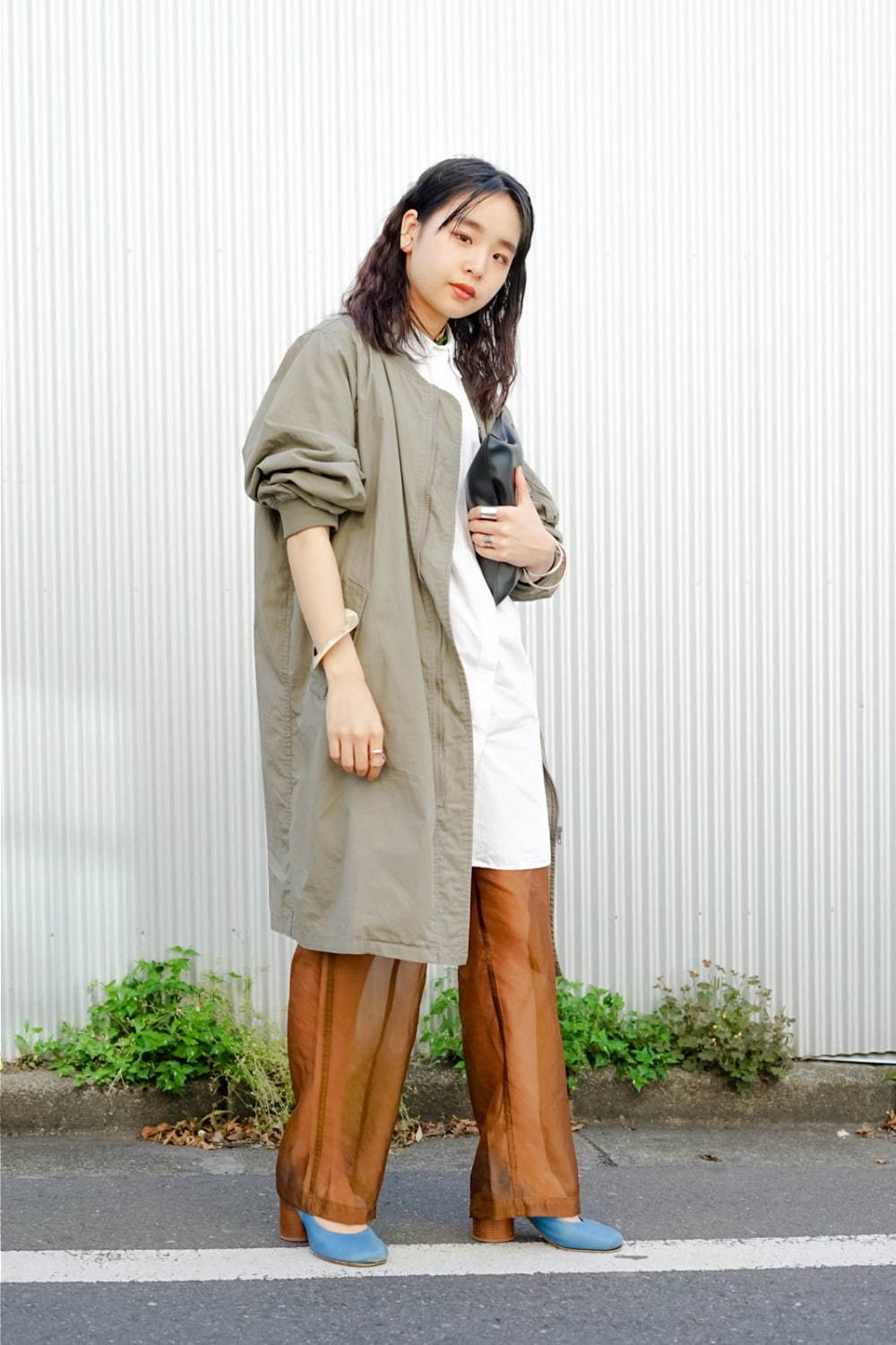 嶺岸 海美さん - 古着(ユーズド)(USED)、ロク ビューティ＆ユース(ROKU BEAUTY&YOUTH)｜渋谷ストリートスナップ - 写真2