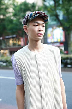 大森 丞さん - オム プリッセ イッセイ ミヤケ(HOMME PLISSÉ ISSEY MIYAKE)、プリーツ プリーズ イッセイ ミヤケ(PLEATS PLEASE ISSEY MIYAKE)｜渋谷ストリートスナップ - 写真3