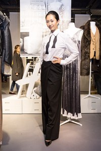 神山 まりあさん - メゾン マルタン マルジェラ(Maison Martin Margiela)、エイチ＆エム(H&M)｜渋谷ストリートスナップ - 写真1
