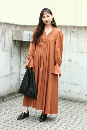 石向 史歩さん - アメリ(AMERI)、エムエム6 メゾン マルジェラ(MM6 Maison Margiela)｜渋谷ストリートスナップ - 写真1