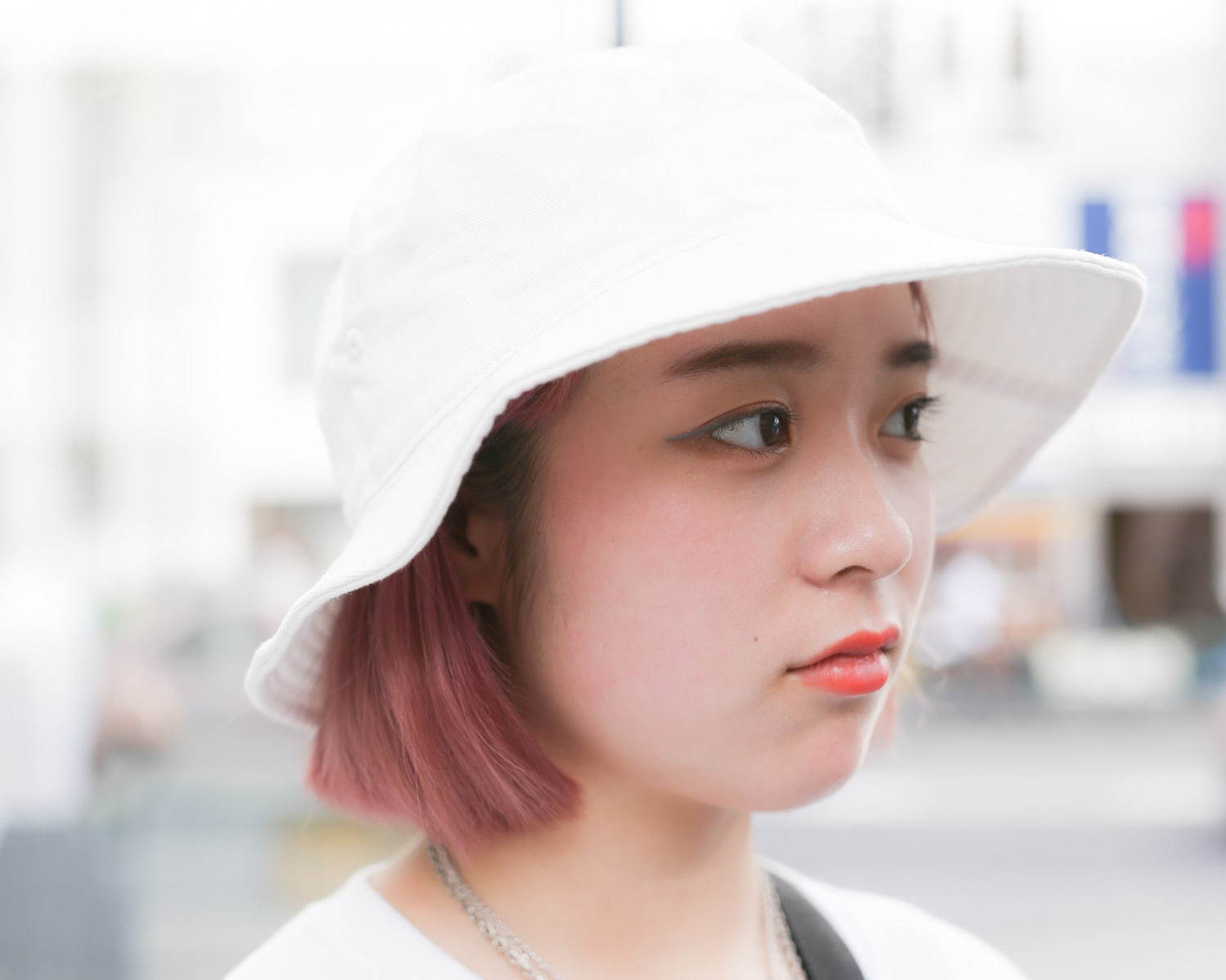 小林 未優さん - ユニクロ(UNIQLO)、ドクターマーチン(Dr. Martens)｜渋谷ストリートスナップ - 写真3