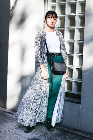 加藤 咲さん - ザラ(ZARA)、カルバン・クライン(Calvin Klein)｜渋谷ストリートスナップ - 写真1