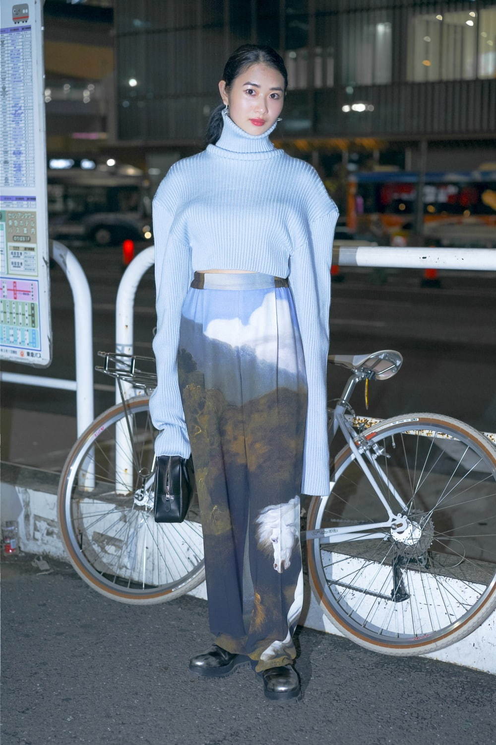 詩乃さん - ジャックムス(JACQUEMUS)、ステラ マッカートニー(STELLA McCARTNEY)｜渋谷ストリートスナップ - 写真1