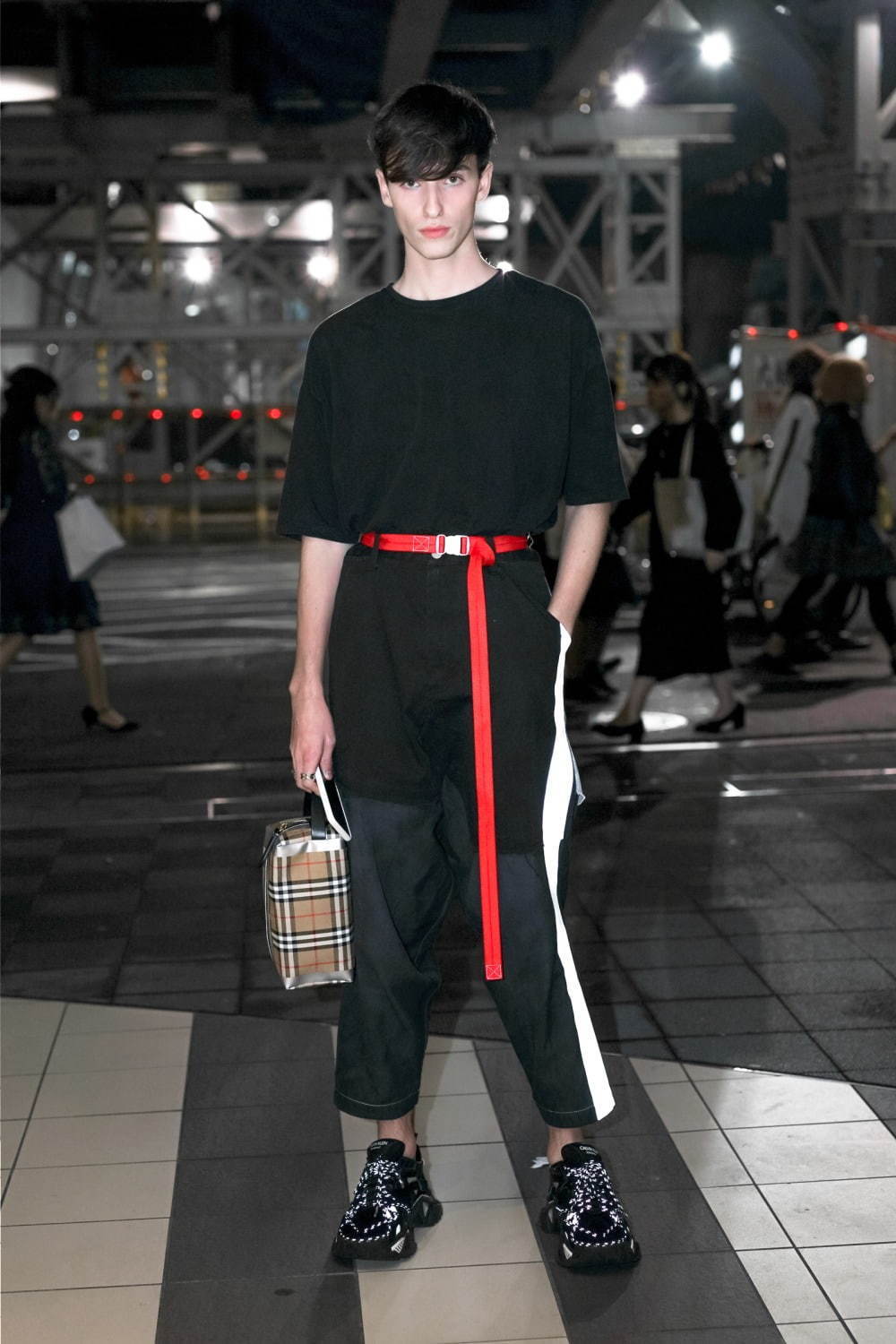 オリビア ウェバーさん - カルバン・クライン(Calvin Klein)、バーバリー(BURBERRY)｜渋谷ストリートスナップ - 写真1