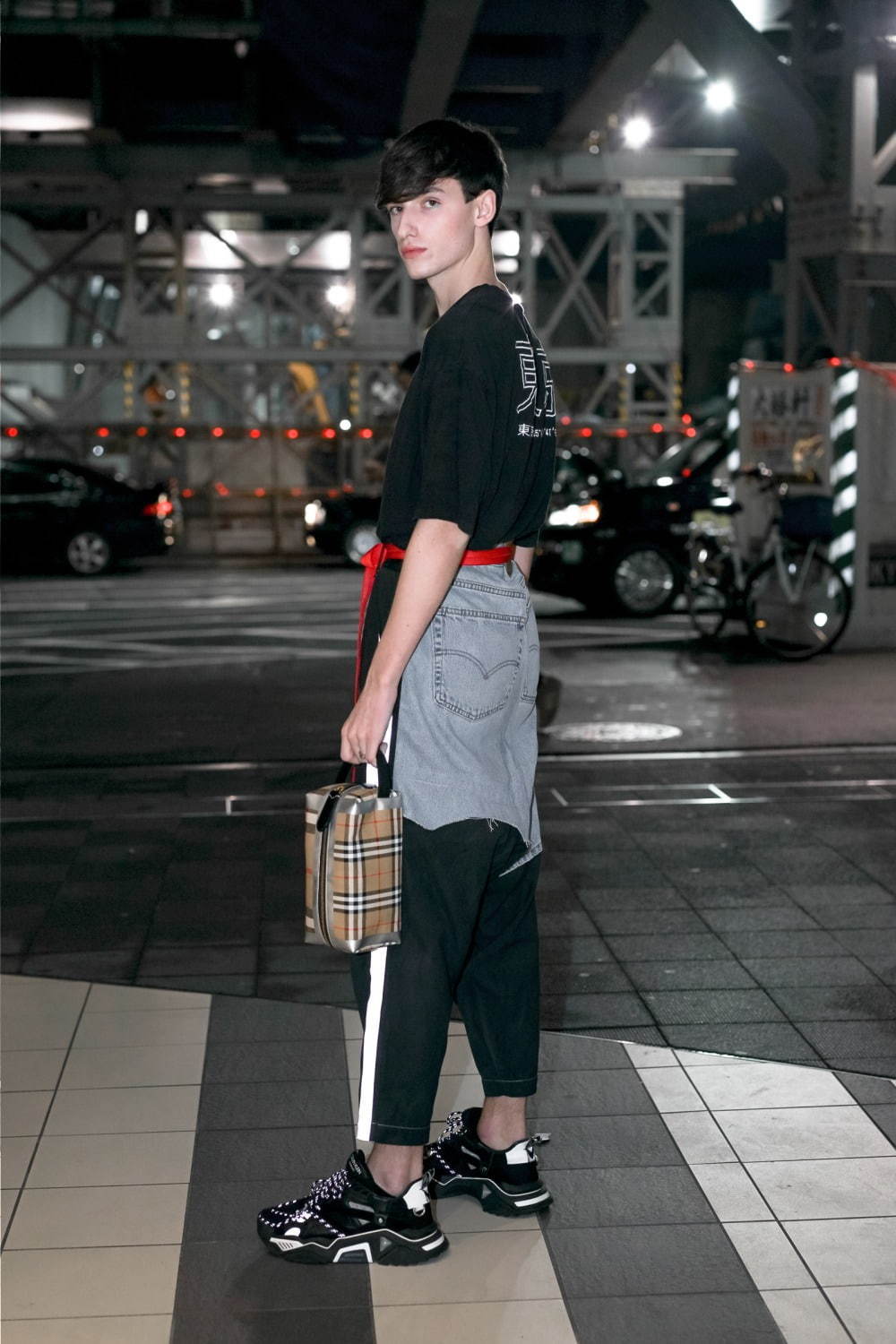 オリビア ウェバーさん - カルバン・クライン(Calvin Klein)、バーバリー(BURBERRY)｜渋谷ストリートスナップ - 写真2