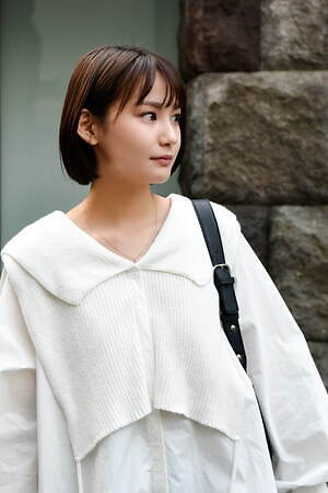 金井 詩音さん - ジーナシス(JEANASIS)、ゲス(GUESS)｜渋谷ストリートスナップ - 写真8