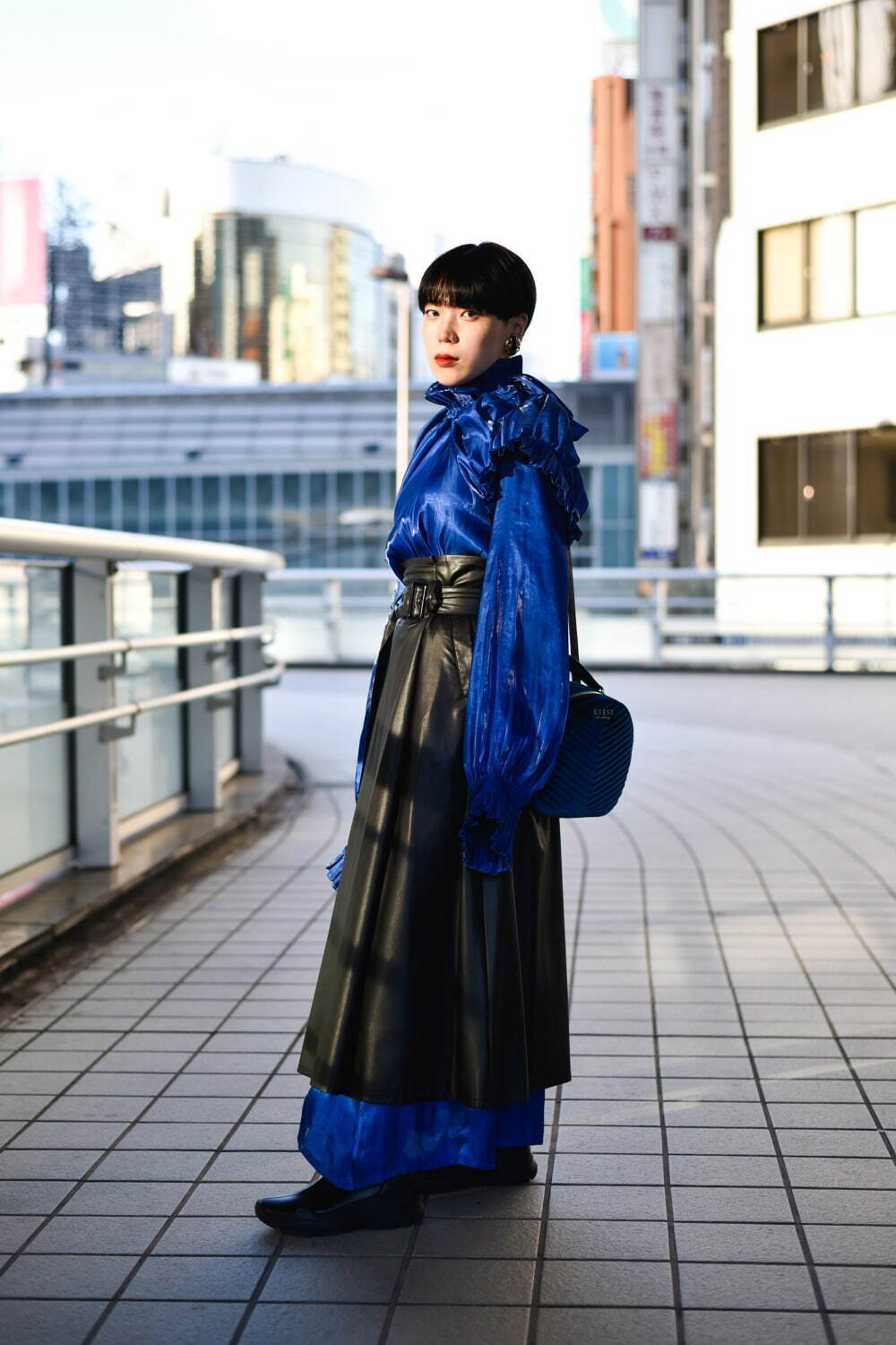 榎本 こころさん - ヴィヴィアーノ(VIVIANO)、アズール バイ マウジー(AZUL by moussy)｜渋谷ストリートスナップ - 写真2