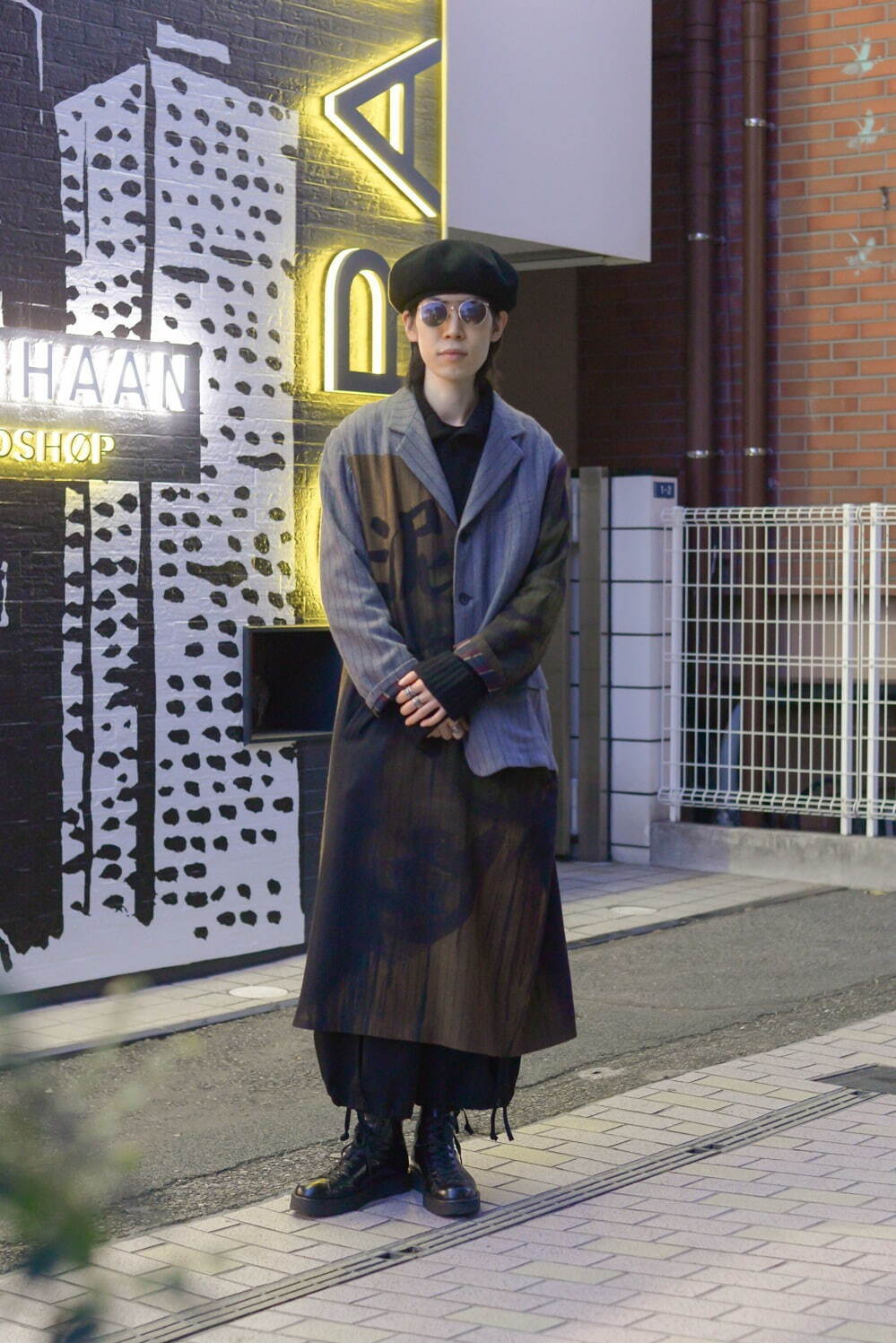 ダンテさん - ヨウジヤマモト(Yohji Yamamoto)、トム ブラウン(THOM BROWNE)｜渋谷ストリートスナップ - 写真1