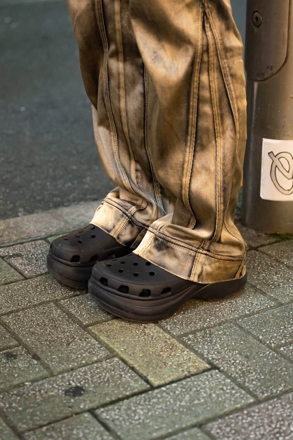 西山 美空さん - クロックス(crocs)、プラダ(PRADA)｜渋谷ストリートスナップ - 写真5