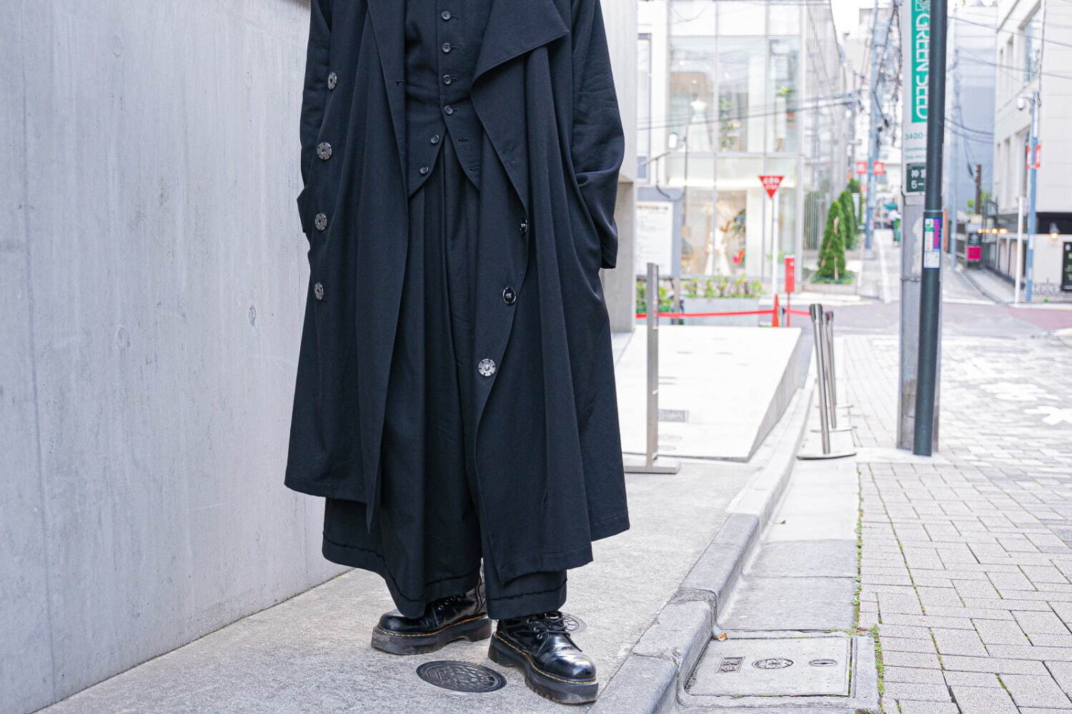 和田 惇之介さん - ヨウジヤマモト(Yohji Yamamoto)、グラウンド ワイ(Ground Y)｜渋谷ストリートスナップ - 写真4