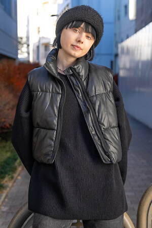 エイダさん - ザラ(ZARA)、無印良品(MUJI)｜原宿ストリートスナップ - 写真3