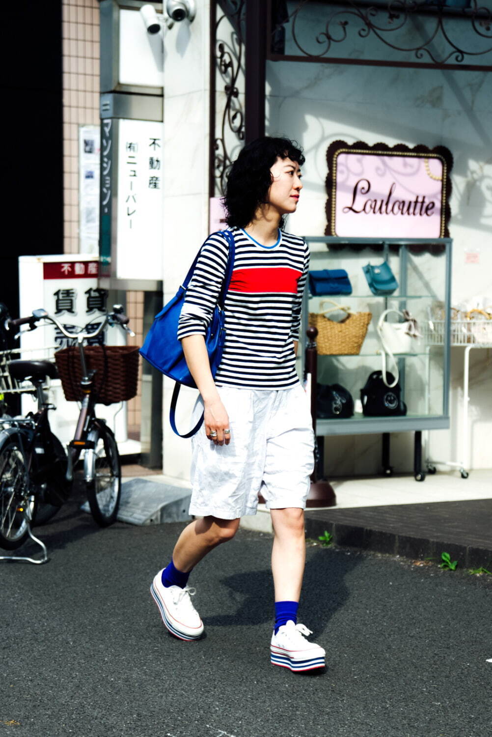 野村真由さん - コム デ ギャルソン・シャツ(COMME des GARÇONS SHIRT)、ワイズ(Y's)｜原宿ストリートスナップ - 写真3