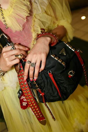 ツボネさん - プラダ(PRADA)、ドクターマーチン(Dr. Martens)｜渋谷ストリートスナップ - 写真4