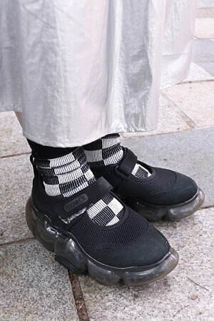 小松 由奈さん - アズ ノゥ アズ ピンキー(AS KNOW AS PINKY)、グラウンズ(grounds)｜原宿ストリートスナップ - 写真2