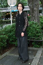 織山 蓮さん - ドクターマーチン(Dr. Martens)、セリーヌ(CELINE)｜青山・表参道ストリートスナップ1
