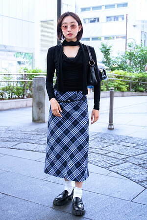 丸山 もえさん - ミュウミュウ(MIU MIU)、バーバリー(BURBERRY)｜原宿ストリートスナップ - 写真1