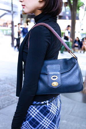 丸山 もえさん - ミュウミュウ(MIU MIU)、バーバリー(BURBERRY)｜原宿ストリートスナップ - 写真4