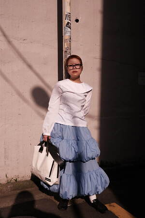 ふたまた つづみさん - コム デ ギャルソン(COMME des GARÇONS)、パトリック(PATRICK)｜横浜ストリートスナップ - 写真1