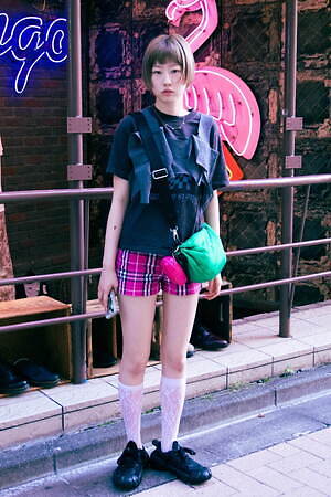 小幡 莉子さん - オニツカタイガー(Onitsuka Tiger)、バーバリー(BURBERRY)｜原宿ストリートスナップ - 写真1