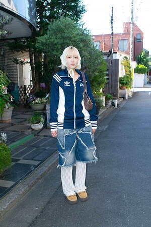 山本 桃子さん - スケッチャーズ(SKECHERS)、アディダス(adidas)｜渋谷ストリートスナップ - 写真1