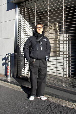 山田 幹さん - ザ・ノース・フェイス(THE NORTH FACE)、コンバース(CONVERSE)｜新宿ストリートスナップ - 写真1