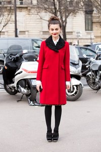 ナターリア アラヴァーディアンさん - ミュウミュウ(MIU MIU)｜パリストリートスナップ - 写真1