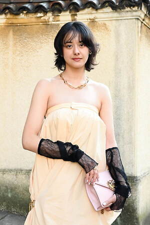 浦浜 アリサさん - ハルノブムラタ(HARUNOBUMURATA)、フェティコ(FETICO)｜半蔵門・四谷ストリートスナップ - 写真2