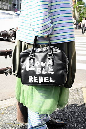 岩本 楓真さん - コム デ ギャルソン・ガール(COMME des GARÇONS GIRL)、ガニー(GANNI)｜渋谷ストリートスナップ - 写真5