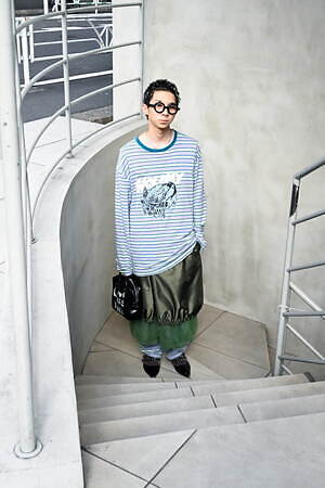 岩本 楓真さん - コム デ ギャルソン・ガール(COMME des GARÇONS GIRL)、ガニー(GANNI)｜渋谷ストリートスナップ - 写真1