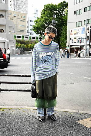 岩本 楓真さん - コム デ ギャルソン・ガール(COMME des GARÇONS GIRL)、ガニー(GANNI)｜渋谷ストリートスナップ - 写真3