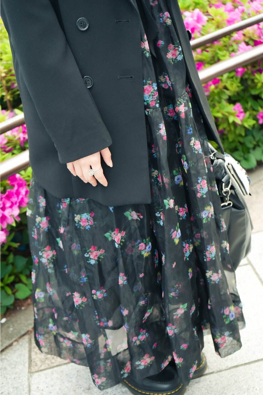 荒川 ちかさん - センスオブプレイス バイ アーバンリサーチ(SENSE OF PLACE)、ドクターマーチン(Dr. Martens)｜原宿ストリートスナップ - 写真3