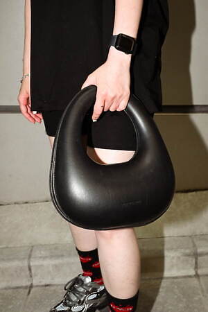 渡邉 由理さん - タトラス(TATRAS)、チャールズ＆キース(Charles & Keith)｜原宿ストリートスナップ - 写真5