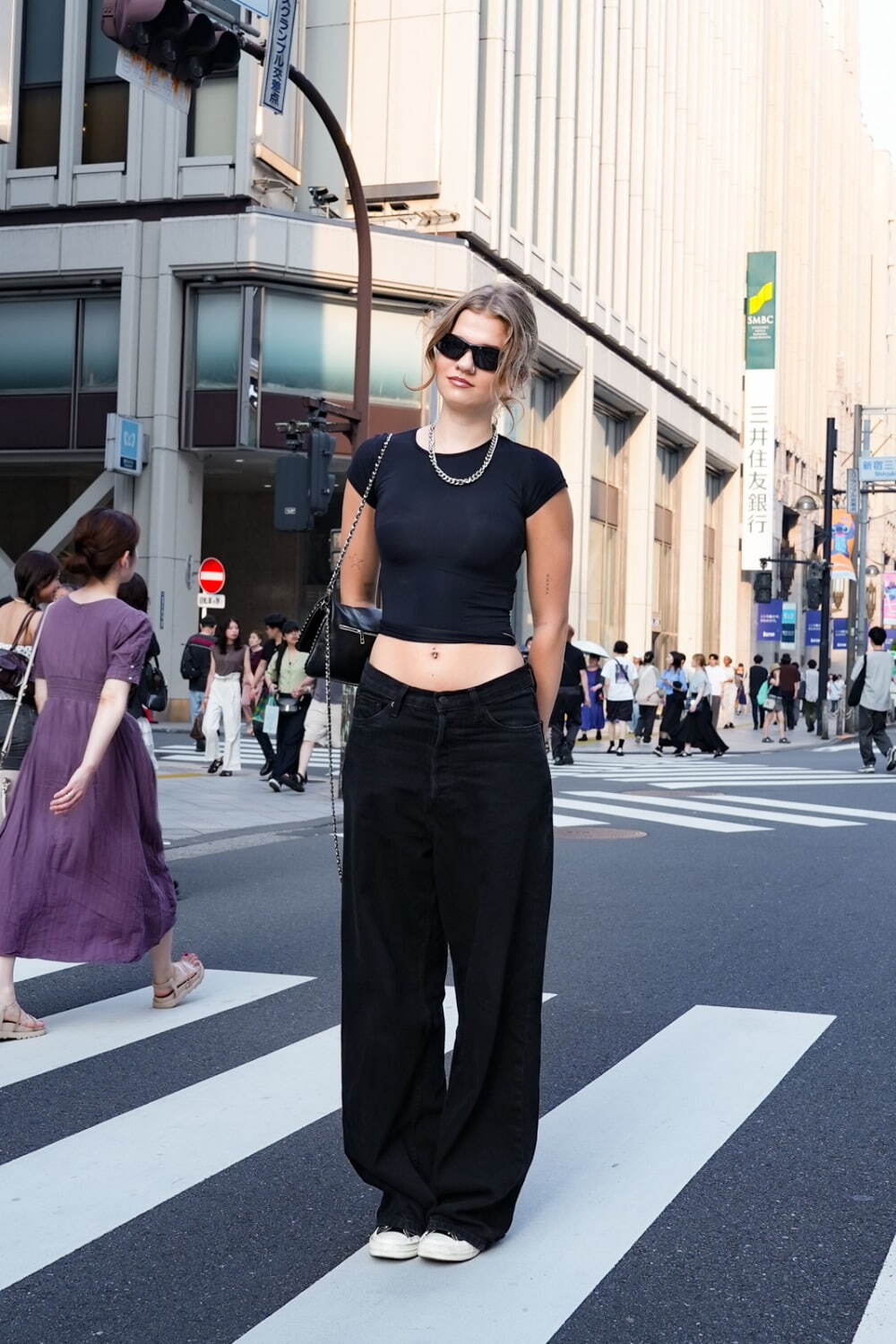 ドミニカさん - プレイ・コム デ ギャルソン(PLAY COMME des GARÇONS)、プル＆ベアー(PULL&BEAR)｜新宿ストリートスナップ1