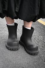 岩下 理子さん - コム デ ギャルソン・ガール(COMME des GARÇONS GIRL)、ノワール ケイ ニノミヤ(noir kei ninomiya)｜原宿ストリートスナップ2