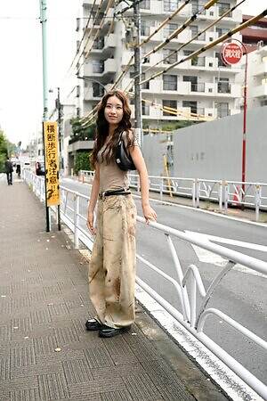 西村 百永さん - アキコアオキ(AKIKOAOKI)｜渋谷ストリートスナップ - 写真1