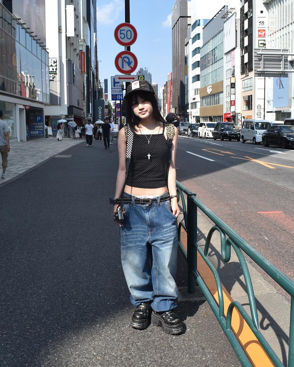 鈴花さん - スワロフスキー(SWAROVSKI)、ヴィヴィアン・ウエストウッド(Vivienne Westwood)｜原宿ストリートスナップ1