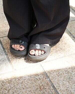 赤埴 晴香さん - ナイキ(NIKE)、クロックス(crocs)｜原宿ストリートスナップ - 写真4