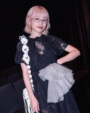 高橋 愛さん - ヴィヴィアーノ(VIVIANO)、リブ ノブヒコ(RIV NOBUHIKO)｜渋谷ストリートスナップ - 写真2