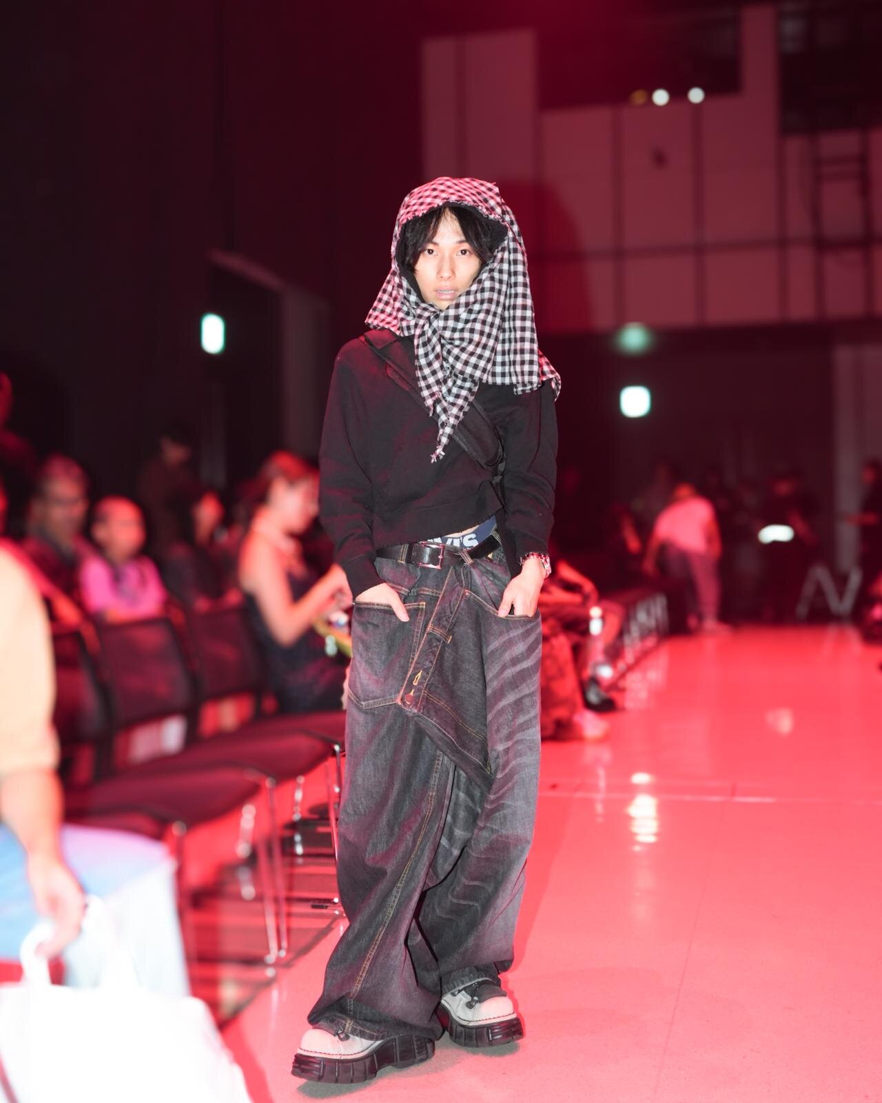 清家 碧羽さん - オリミ(ORIMI)、ナイキ(NIKE)｜渋谷ストリートスナップ - 写真2