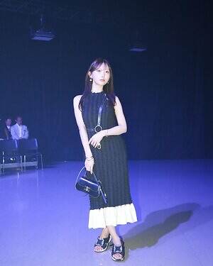 菅野 結以さん - セリーヌ(CELINE)、ミュウミュウ(MIU MIU)｜渋谷ストリートスナップ - 写真1