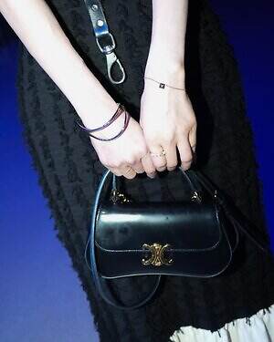 菅野 結以さん - セリーヌ(CELINE)、ミュウミュウ(MIU MIU)｜渋谷ストリートスナップ - 写真8