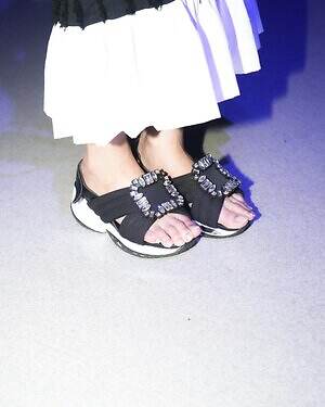 菅野 結以さん - セリーヌ(CELINE)、ミュウミュウ(MIU MIU)｜渋谷ストリートスナップ - 写真7