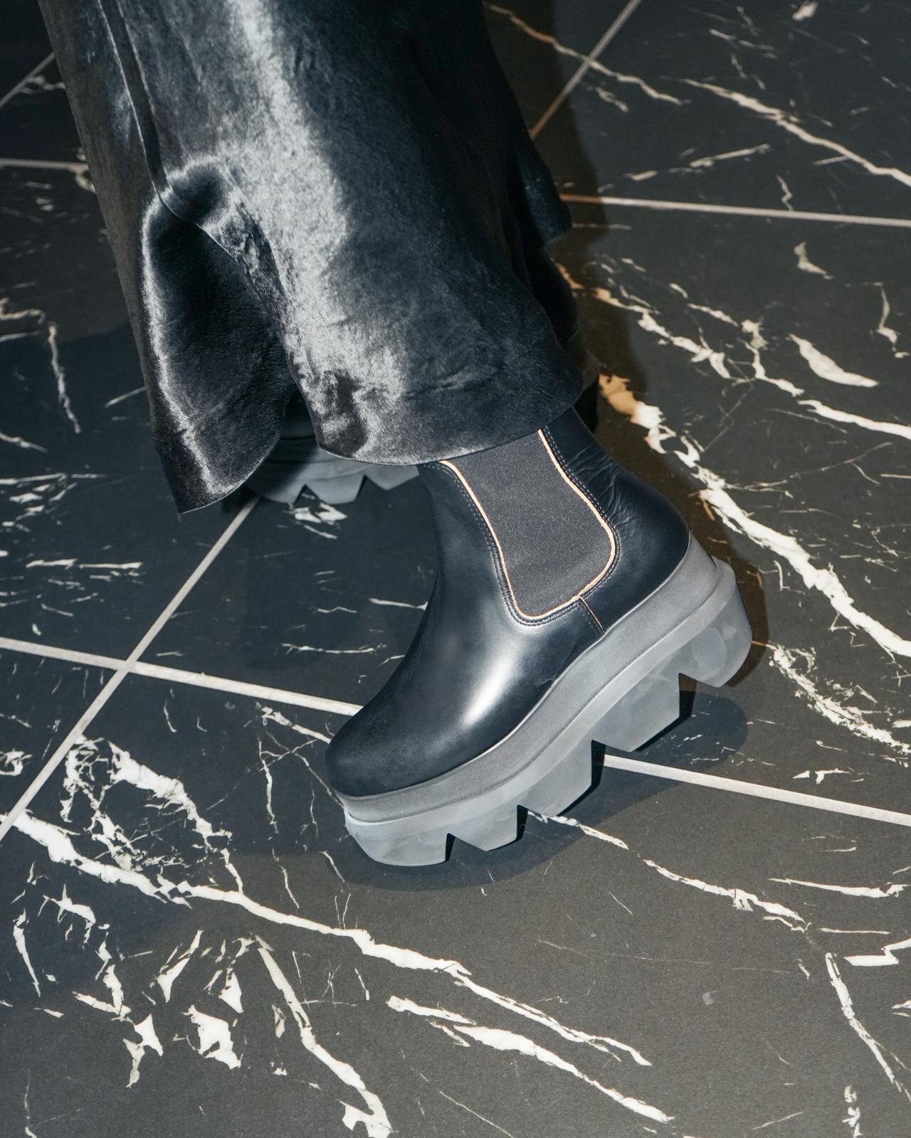Nozomiさん - アンセルム(ANCELLM)、サカイ(sacai)｜渋谷ストリートスナップ - 写真4
