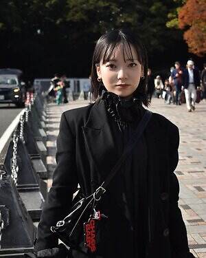 坂田 実乃璃さん - ホウガ(HOUGA)、ミキオサカベ(MIKIO SAKABE)｜原宿ストリートスナップ - 写真2