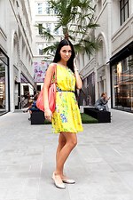 ケイトさん - フルラ(FURLA)、スワロフスキー(SWAROVSKI)｜ウィーンストリートスナップ2