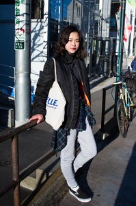 大山 涼夏さん - アルファ インダストリーズ(ALPHA INDUSTRIES)、ザラ(ZARA)｜原宿ストリートスナップ - 写真1