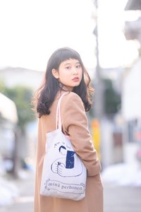 前田 エマさん - フェリシモ(FELISSIMO)、マーガレット・ハウエル(MARGARET HOWELL)｜渋谷ストリートスナップ - 写真2