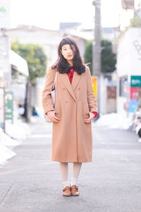 前田 エマさん - フェリシモ(FELISSIMO)、マーガレット・ハウエル(MARGARET HOWELL)｜渋谷ストリートスナップ - 写真1