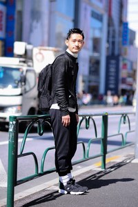 室谷 亮輔さん - リック・オウエンス(Rick Owens)、無印良品(MUJI)｜原宿ストリートスナップ - 写真1